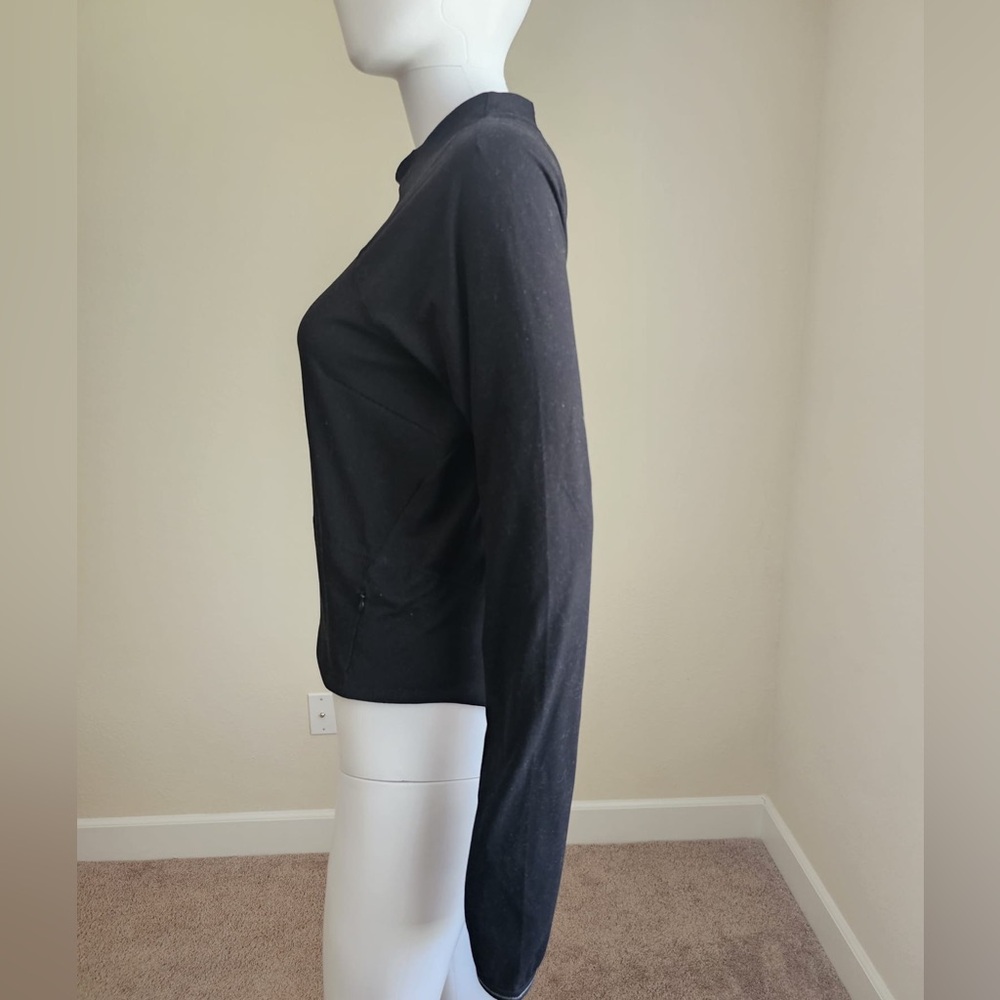 NWOT Medium Black Workout Long Sleeve Shirt - Picture 2 of 5